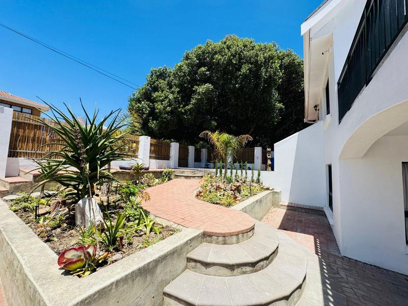 5 Bedroom Property for Sale in Sandbaai Western Cape